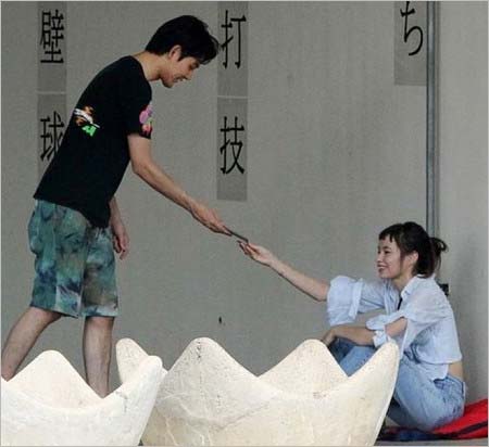 太田莉菜＆松田龍平フライデーツーショット2枚目