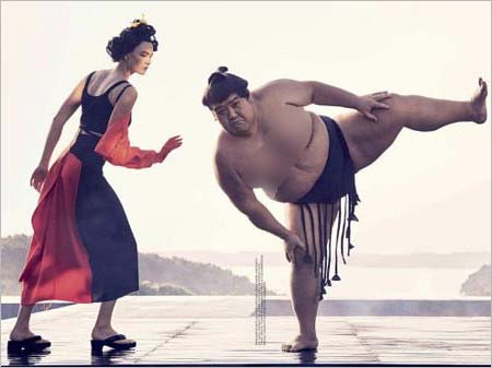 カーリー・クロスがモデルの日本人をイメージした写真4枚目