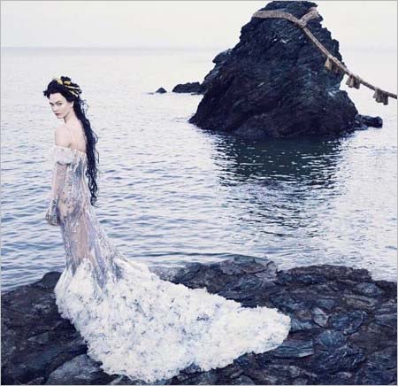 カーリー・クロスがモデルの日本人をイメージした写真3枚目