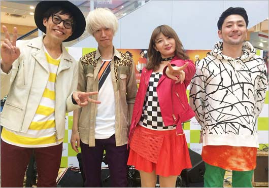 『Over the Top』のメンバー写真