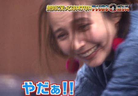 『絶対に笑ってはいけないアメリカンポリス24時』ベッキー禊のタイキック画像3枚目