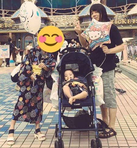 藤岡幹大と娘二人の写真