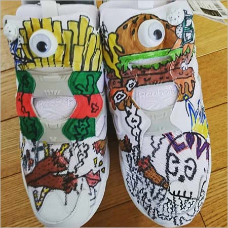 西山茉希のオリジナルペイントスニーカー