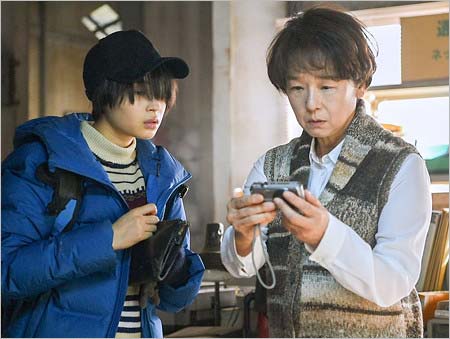 日本テレビドラマ『anone』出演の広瀬すず&田中裕子