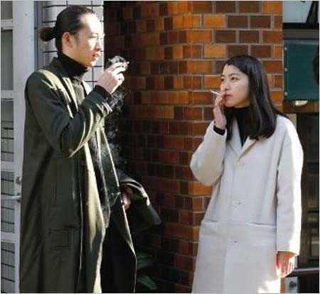成海璃子と山下翔平のツーショット喫煙