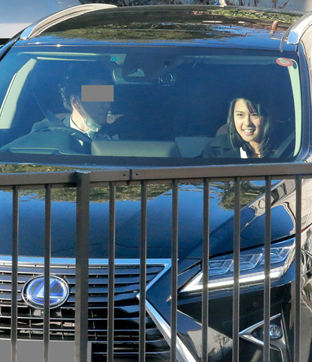 阿部桃子とK氏のフライデーツーショット