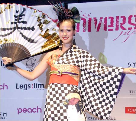 世界大会のナショナルコスチュームを披露した阿部桃子