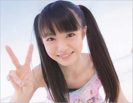 ツインテール姿の市川美織