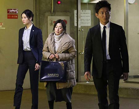 『BG』第2話のワンシーン、菜々緒、大塚寧々、木村拓哉