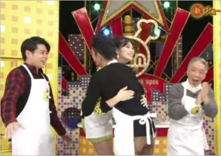 『新チューボーですよ！』で共演時の森星＆伊勢谷友介がハグ