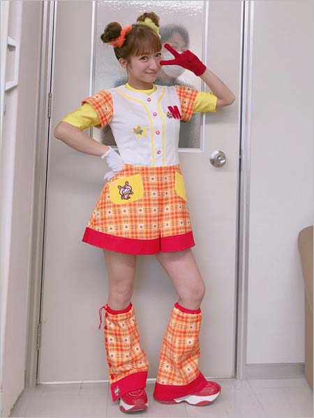 ミニモニ。の衣装を14年ぶりに着用の辻希美の全身