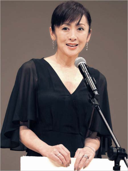 ブルーリボン賞授賞式に登場した斉藤由貴