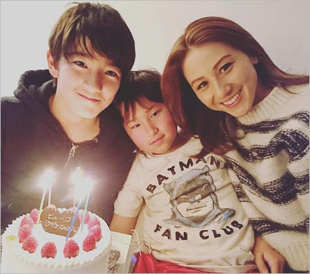 道端カレンと息子のヒューゴ＆リラン