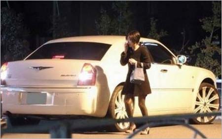 浜田雅功・吉川麻衣子のフライデー不倫スキャンダル写真1枚目