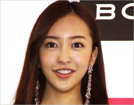 板野友美の最新画像