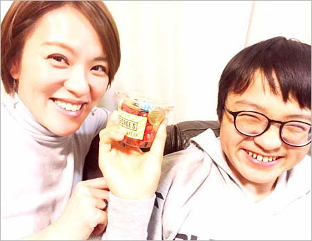 今井絵理子議員と長男・礼夢のツーショット1枚目