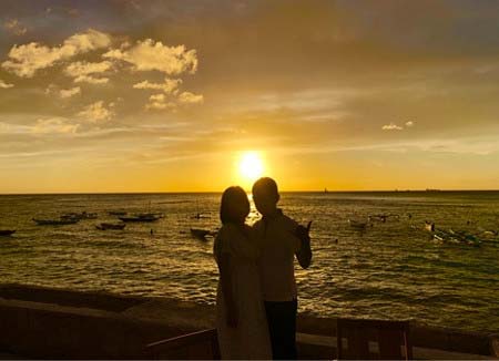 薬丸裕英と石川秀美のハワイツーショット