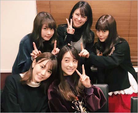 『女子ーズ』メンバーの集合写真