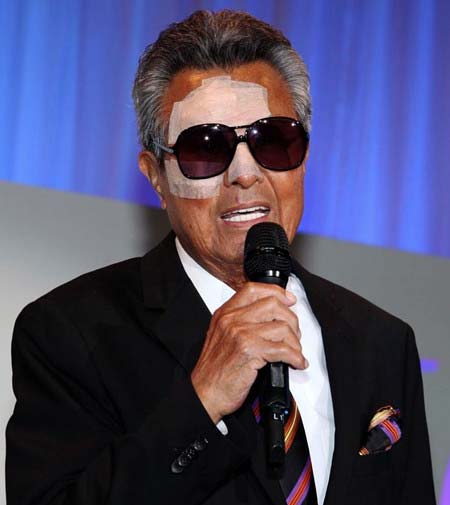 顔面を負傷した梅宮辰夫