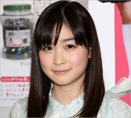 『ニコニコ少女』で女優デビューの岡崎歩美