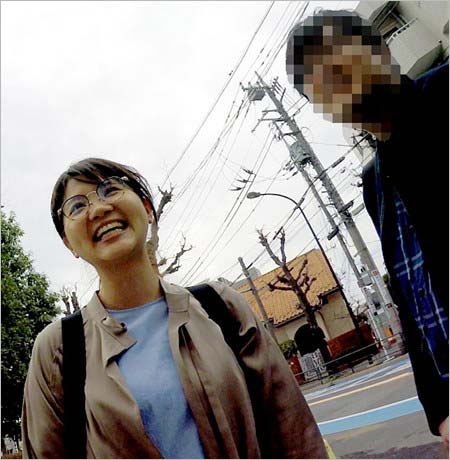 週刊女性の取材を受けたいきものがかり吉岡聖恵と弟