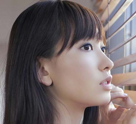 小嶋陽菜の横顔2013年2月頃