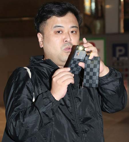 週刊女性の取材を受けた久保田かずのぶ、記者とカメラマンの動画を撮影