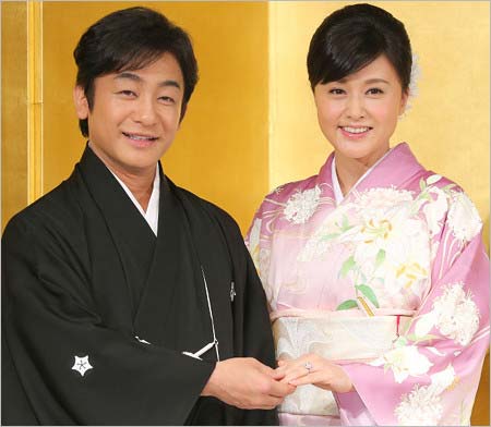 結婚披露宴での片岡愛之助と藤原紀香のツーショット写真