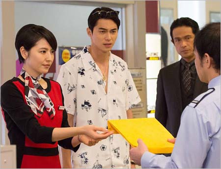 『コンフィデンスマンJP』第1話のワンシーン