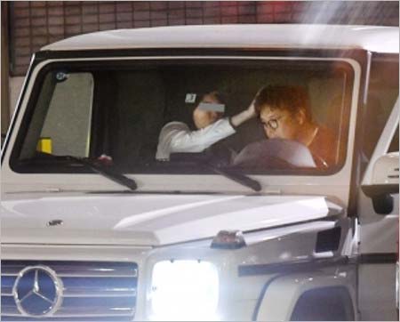 野村克則と不倫相手の女性ディレクターの車内ツーショット