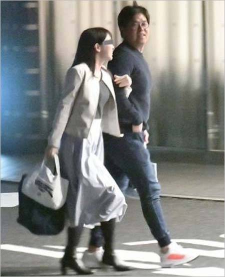 野村克則と不倫相手の腕組みツーショット