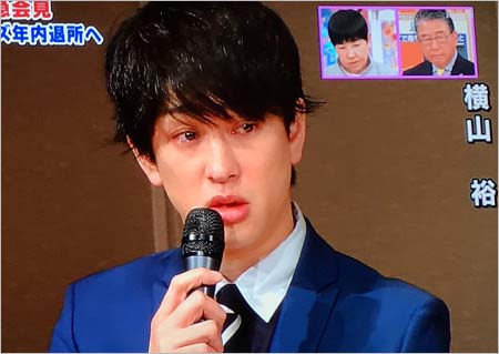 渋谷すばるの脱退発表会見に出席した横山裕