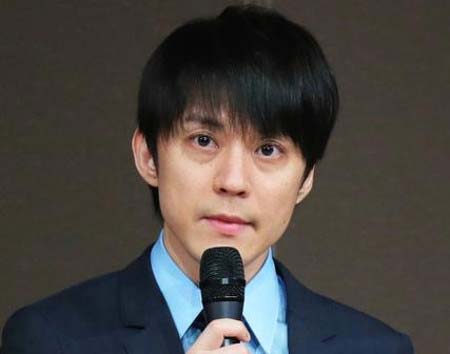 脱退発表会見に出席した渋谷すばる