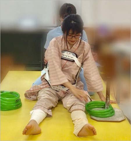 リハビリ治療に励む猪狩ともか