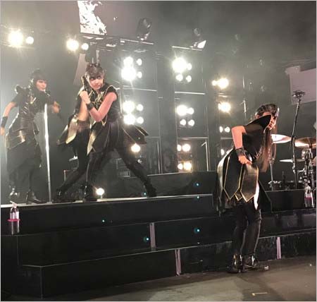 CHOSEN SEVEN登場のワールドツアー公演