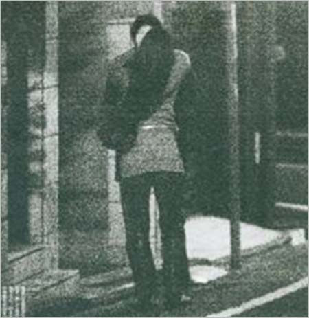 荒川静香と外科医の夫が路上キス、フライデー写真