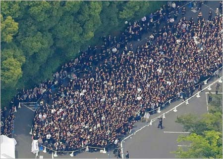 西城秀樹の葬儀に参列したファン