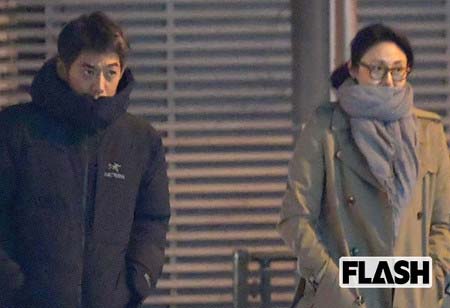 フラッシュが撮影の夫婦ツーショット