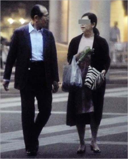 王貞治と稲田朋美似の再婚相手のツーショット