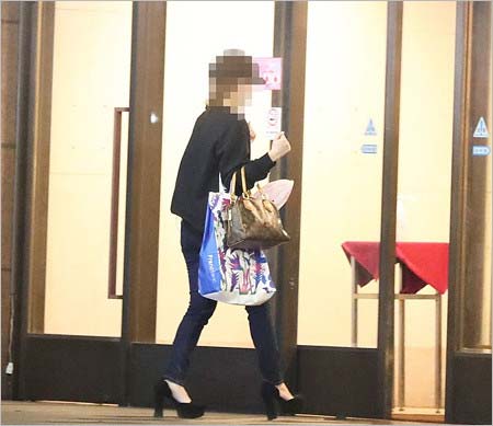 週刊女性、柳沢敦の不倫スキャンダル写真3枚目