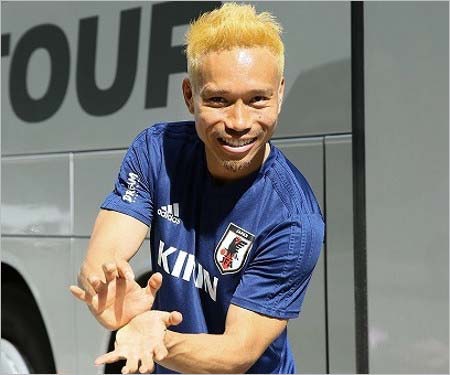 長友佑都が金髪姿でかめはめ波