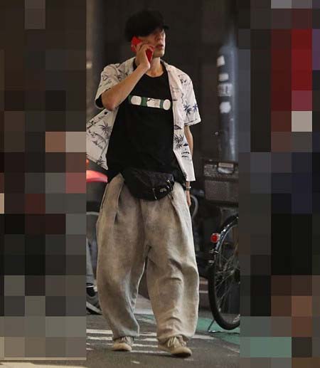 老舗バーでバイト中の高畑裕太