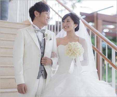 陣内智則・松村未央アナのハワイ挙式ツーショット