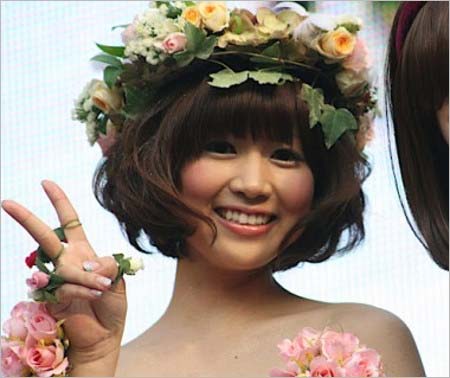 早稲田コレクション（ワセコレ）2009グランプリ受賞の竹内友佳アナ