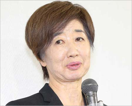 緊急会見で栄和人監督の解任を発表した谷岡郁子学長