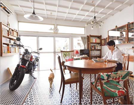 辰巳渚の自宅リビング