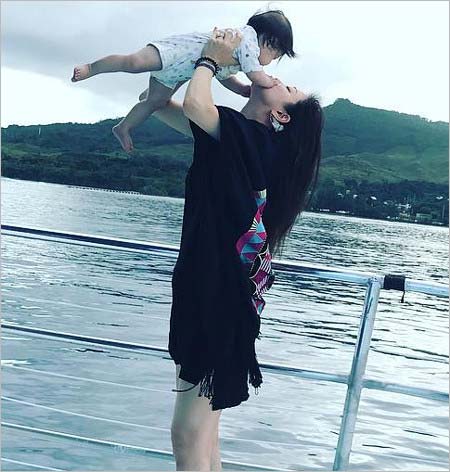 中越典子と長男
