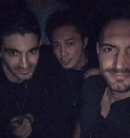 成宮寛貴インスタ、海外の友人らと