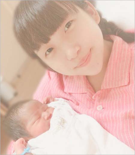 ビッグダディの次女・柔美と第1子の赤ちゃんのツーショット画像