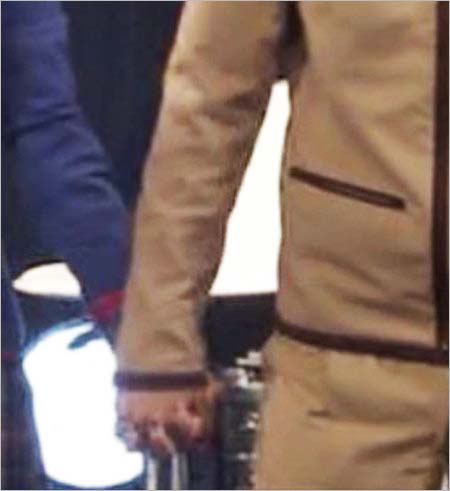 吉沢亮と志保が恋人つなぎ2枚目